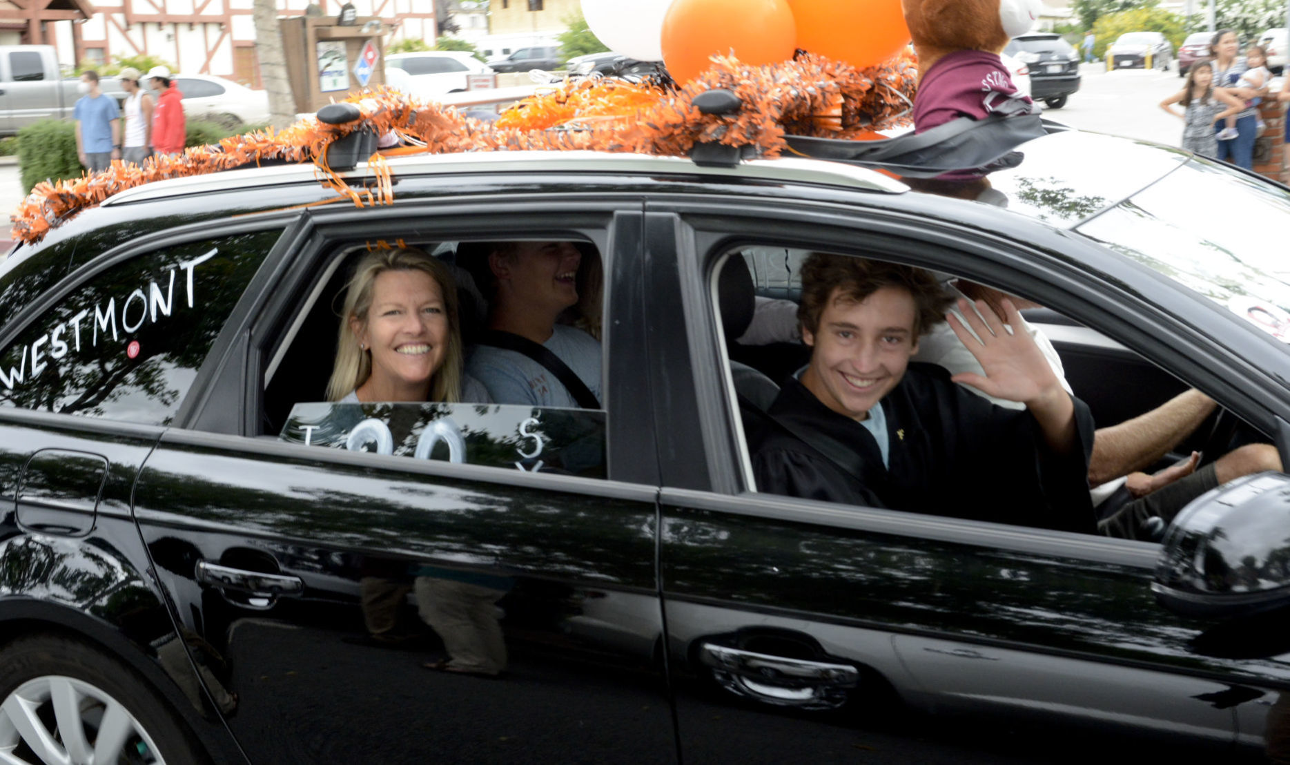 060520 SYVHS grad parade 15.jpg